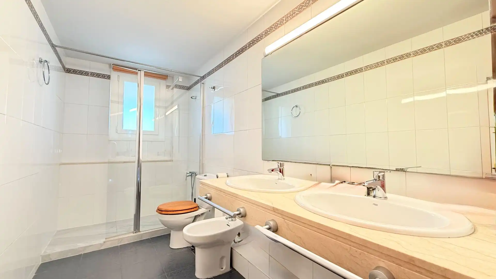Bathroom of Duplexes for sale in Castelldefels  with Air Conditioner, Heating and Terrace