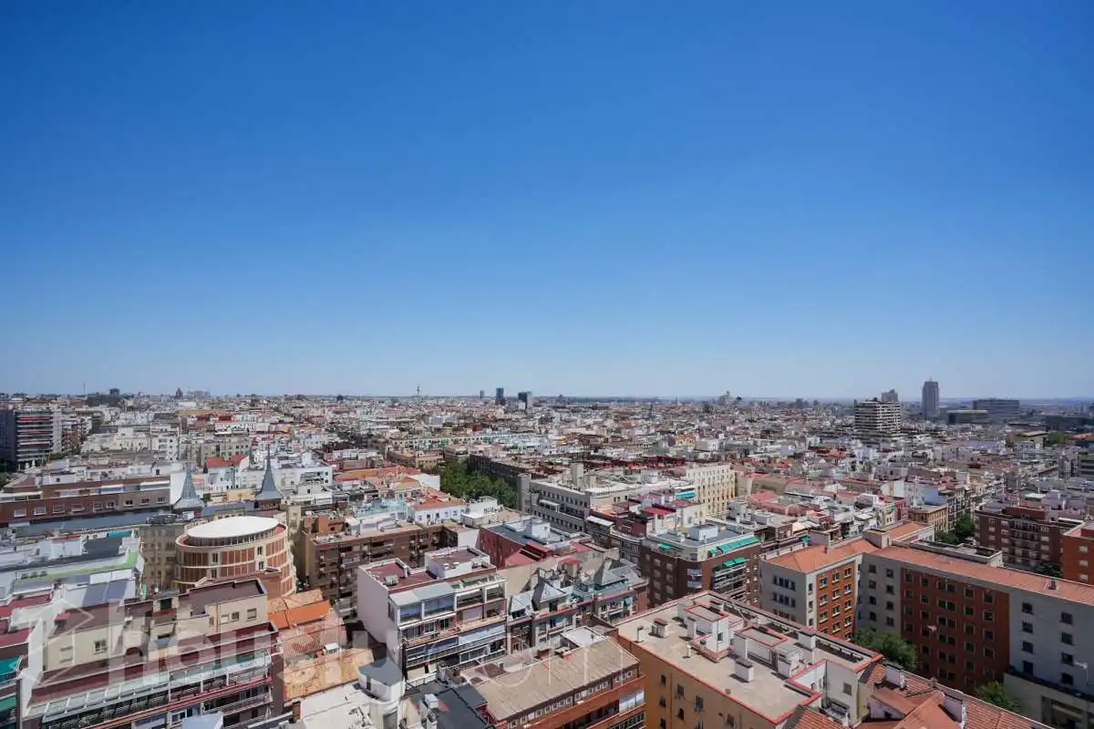 Außenansicht von Wohnung zum Verkauf in Madrid mit Klimaanlage, Heizung und Terrasse