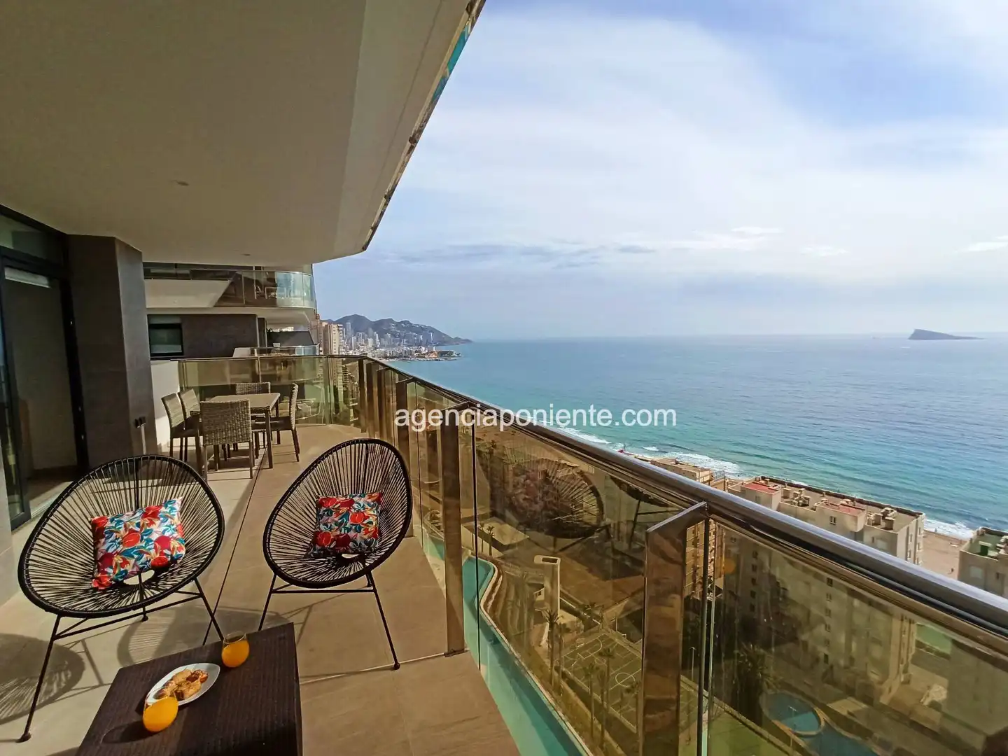 Vista exterior de Piso de alquiler en Benidorm con Aire acondicionado, Calefacción y Terraza