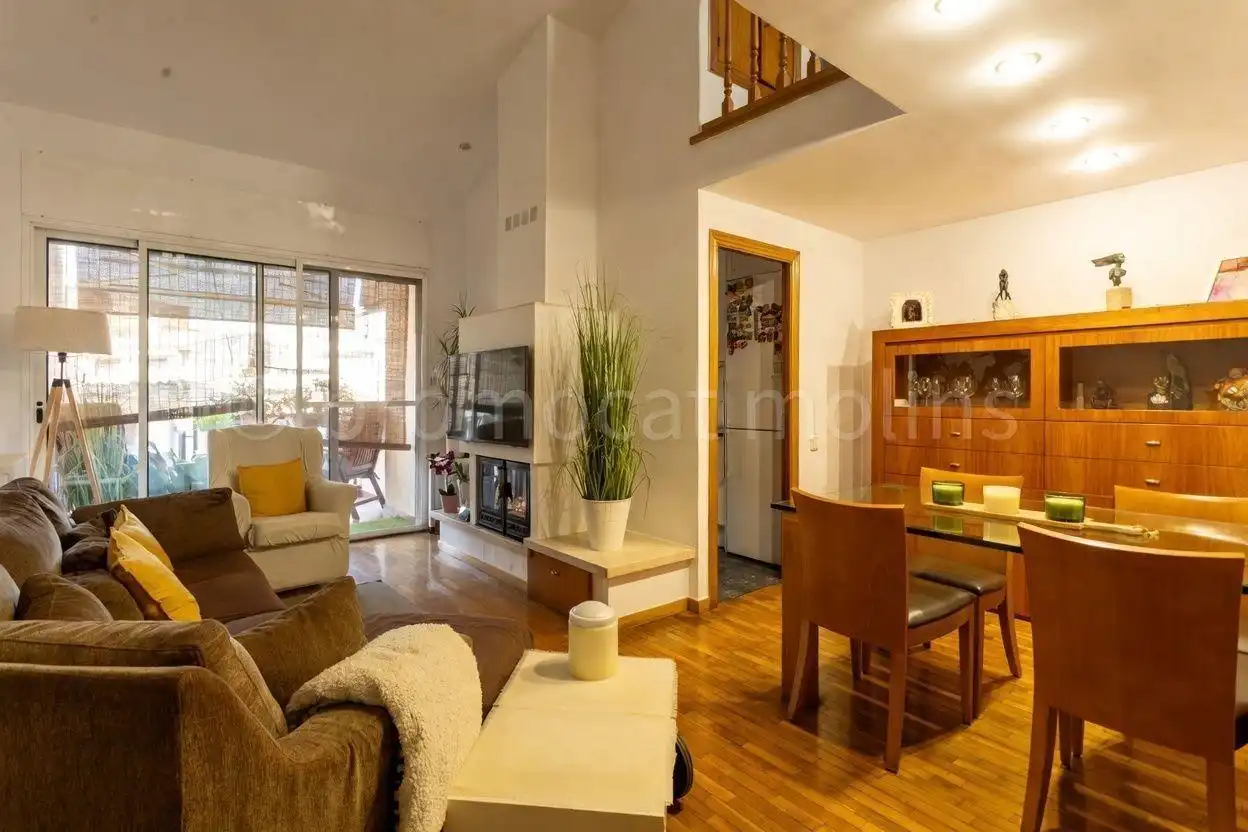 Sala de estar de Casa o chalet en venta en Molins de Rei con Aire acondicionado, Calefacción y Jardín privado