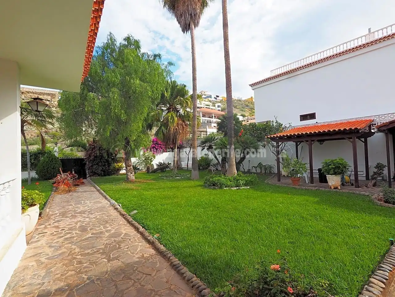 Vista exterior de Casa o xalet en venda en Icod de los Vinos amb Parquet, Terrassa i Traster