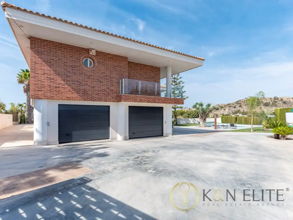 Vista exterior de Casa o chalet en venta en Petrer con Aire acondicionado, Jardín privado y Piscina