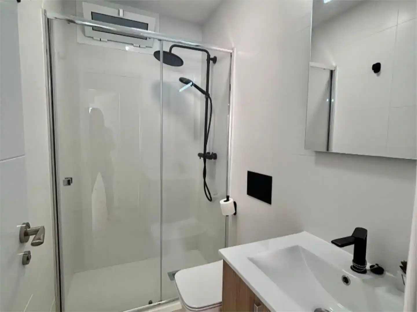 Badezimmer von Wohnung zur Miete in Alicante / Alacant mit Klimaanlage und Balkon