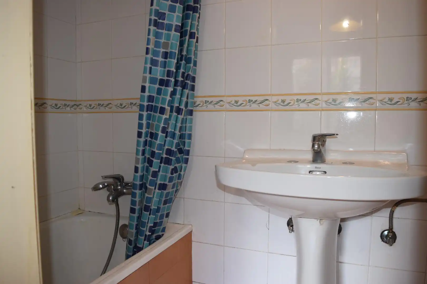 Bany de Pis en venda en Oviedo  amb Calefacció, Parquet i Traster