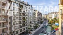 Vista exterior de Pis en venda en Donostia - San Sebastián  amb Aire condicionat i Balcó