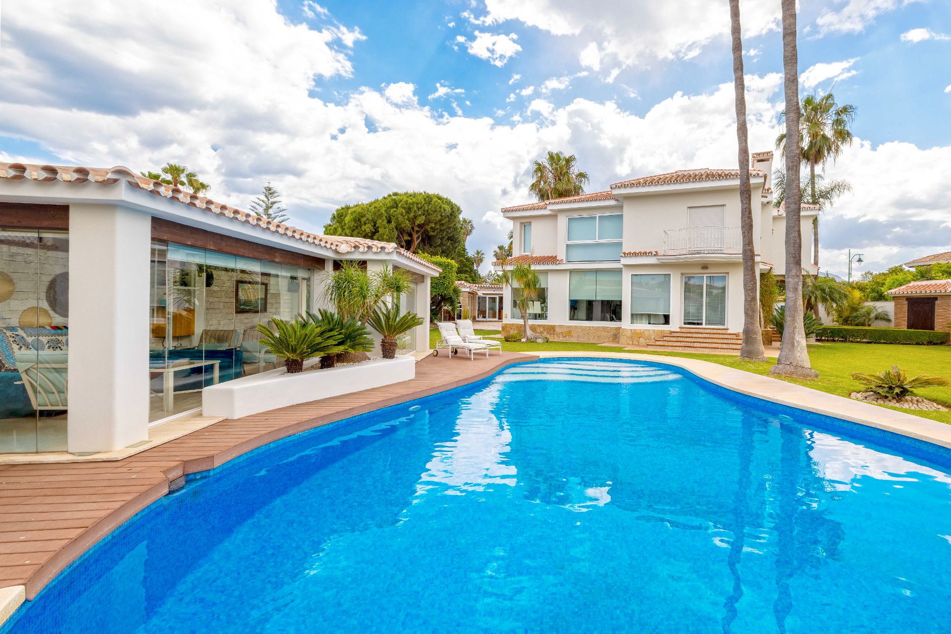 Piscina de Casa o xalet en venda en Málaga Capital amb Aire condicionat, Jardí privat i Terrassa