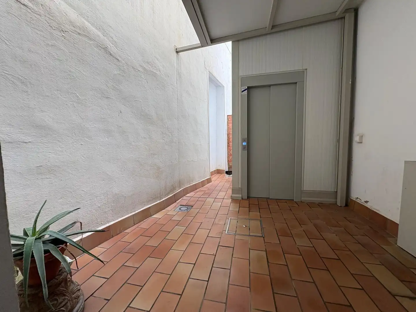 Flat for sale in Sevilla  with Air Conditioner, Terrace and Storage room