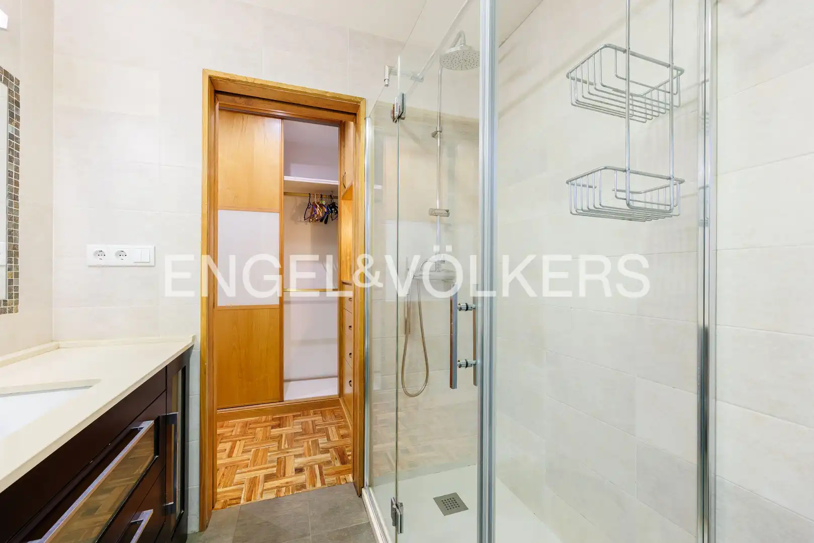 Bathroom of Apartments for rent in Vigo   with Heating, Private garden and Terrace