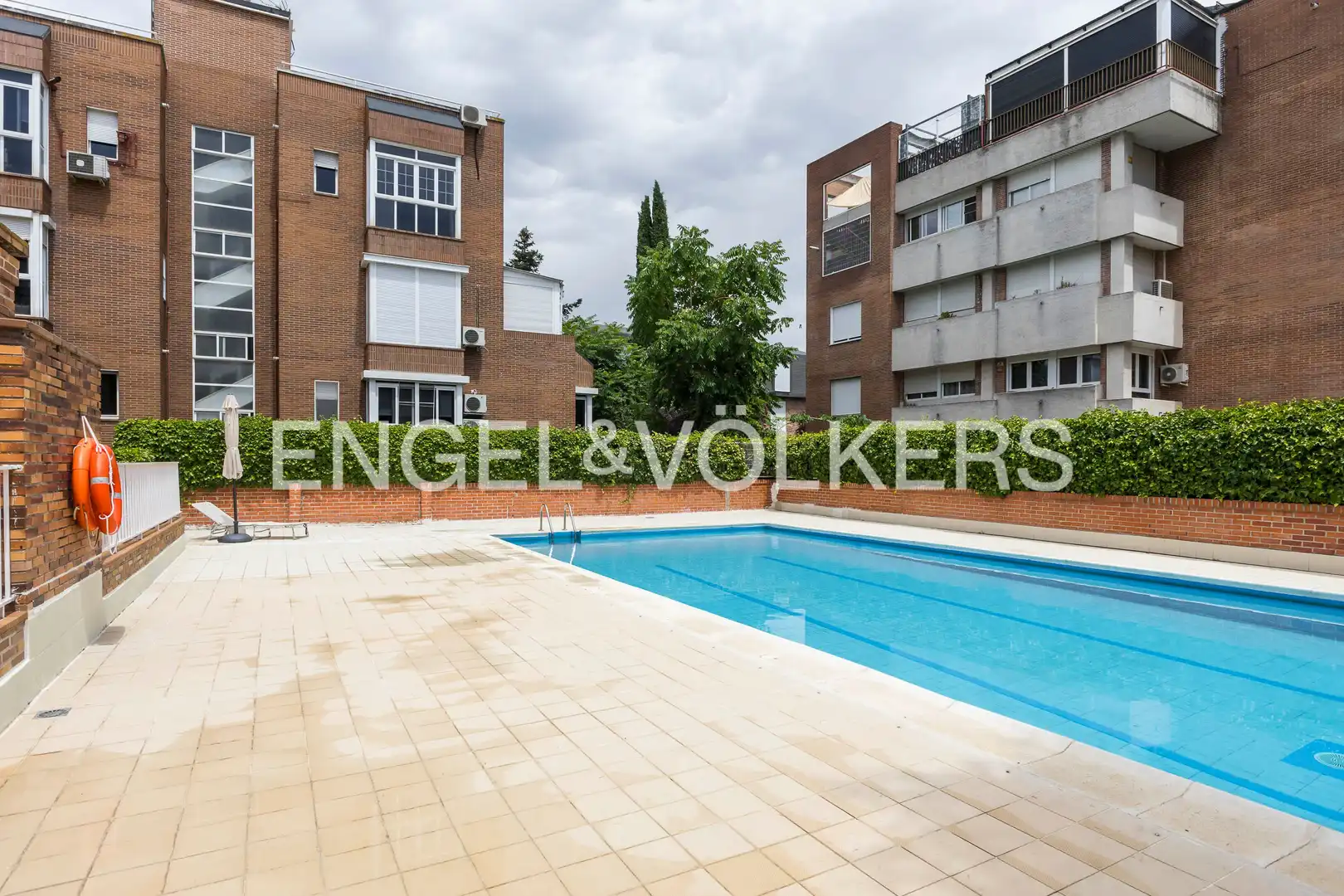 Piscina de Àtic en venda en Madrid amb Aire condicionat, Calefacció i Jardí privat