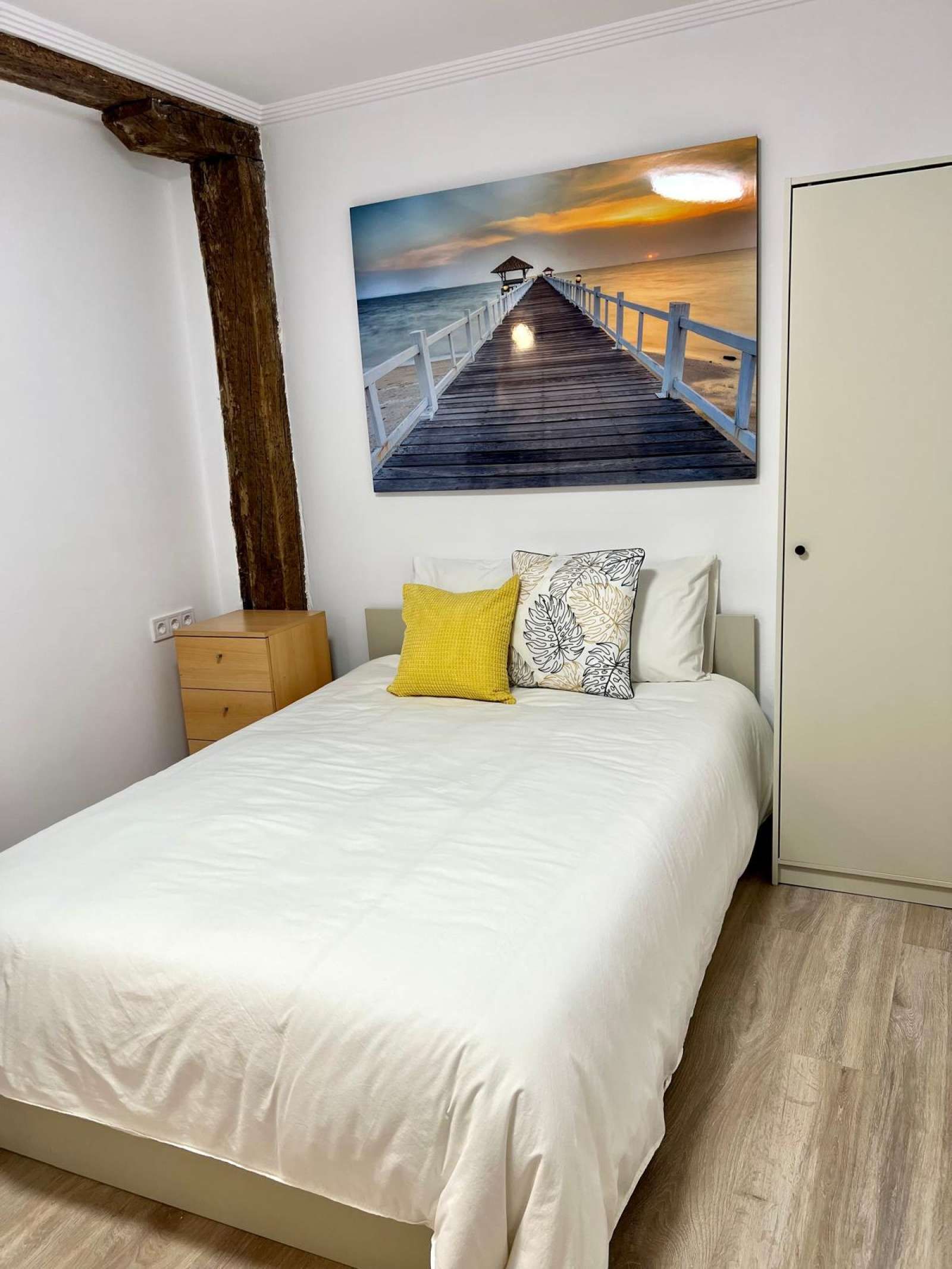 Bedroom of Study to share in Bilbao   with Air Conditioner and Terrace