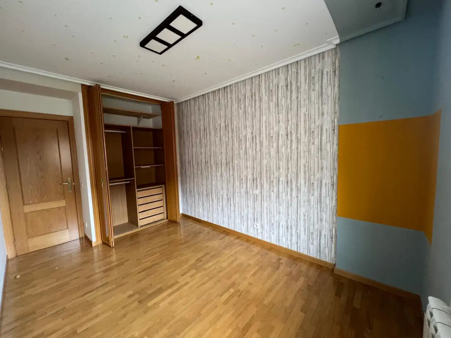 Bedroom of Flat for sale in  Logroño  with Air Conditioner, Heating and Terrace