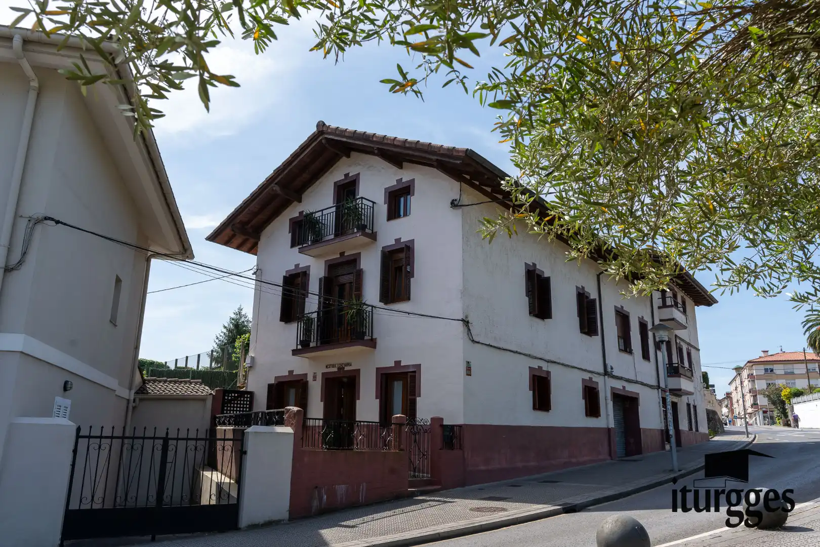 Vista exterior de Casa adosada en venta en Gernika-Lumo con Jardín privado, Amueblado y Horno