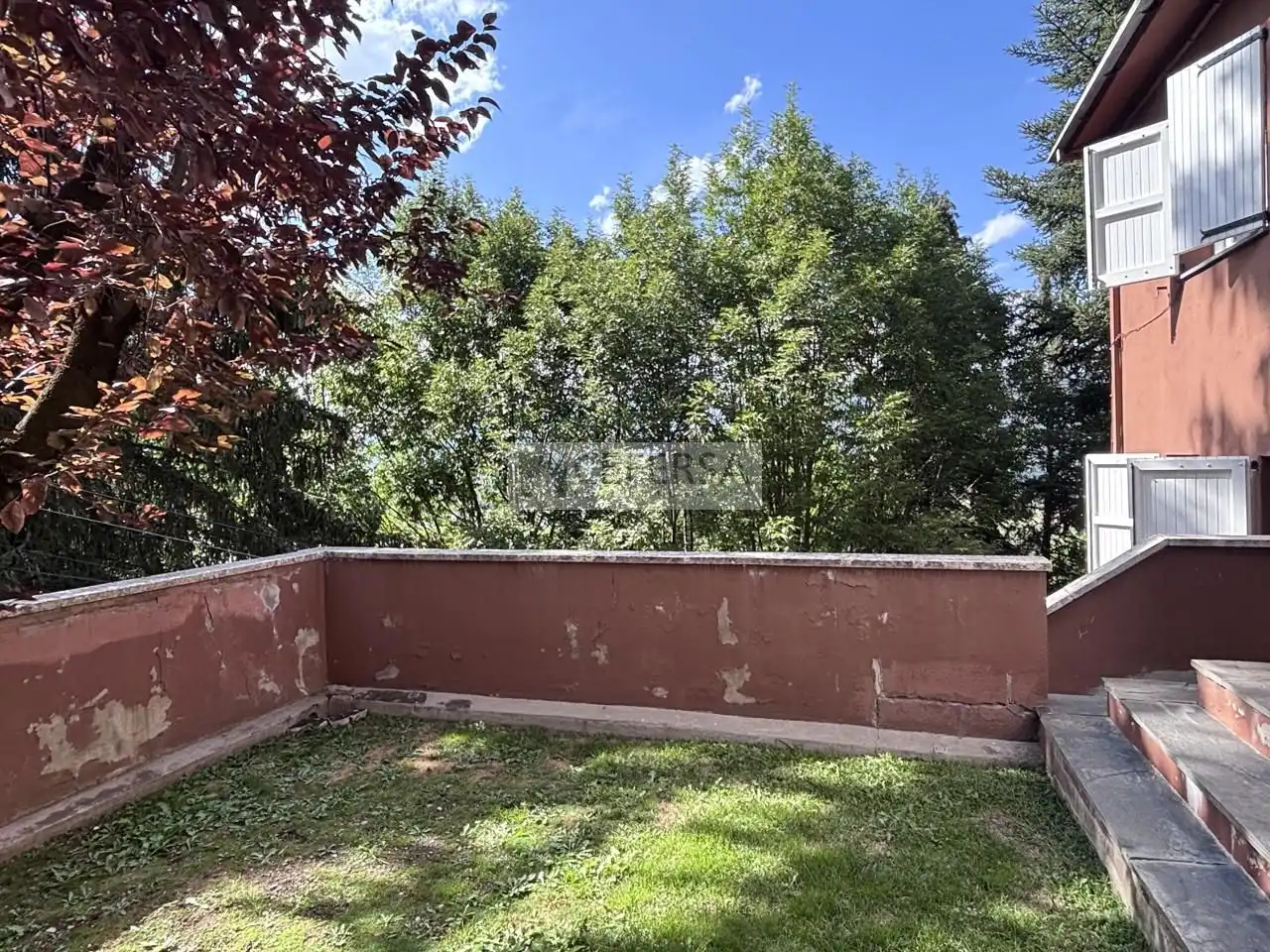Haus oder Chalet zur Miete in Alp mit Heizung, Privatgarten und Parkett