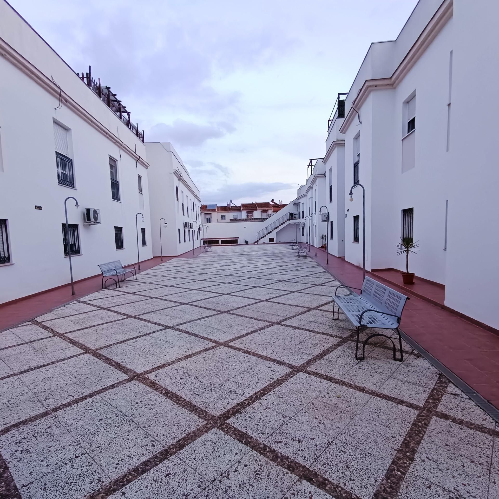 Vista exterior de Pis en venda en Dos Hermanas amb Traster