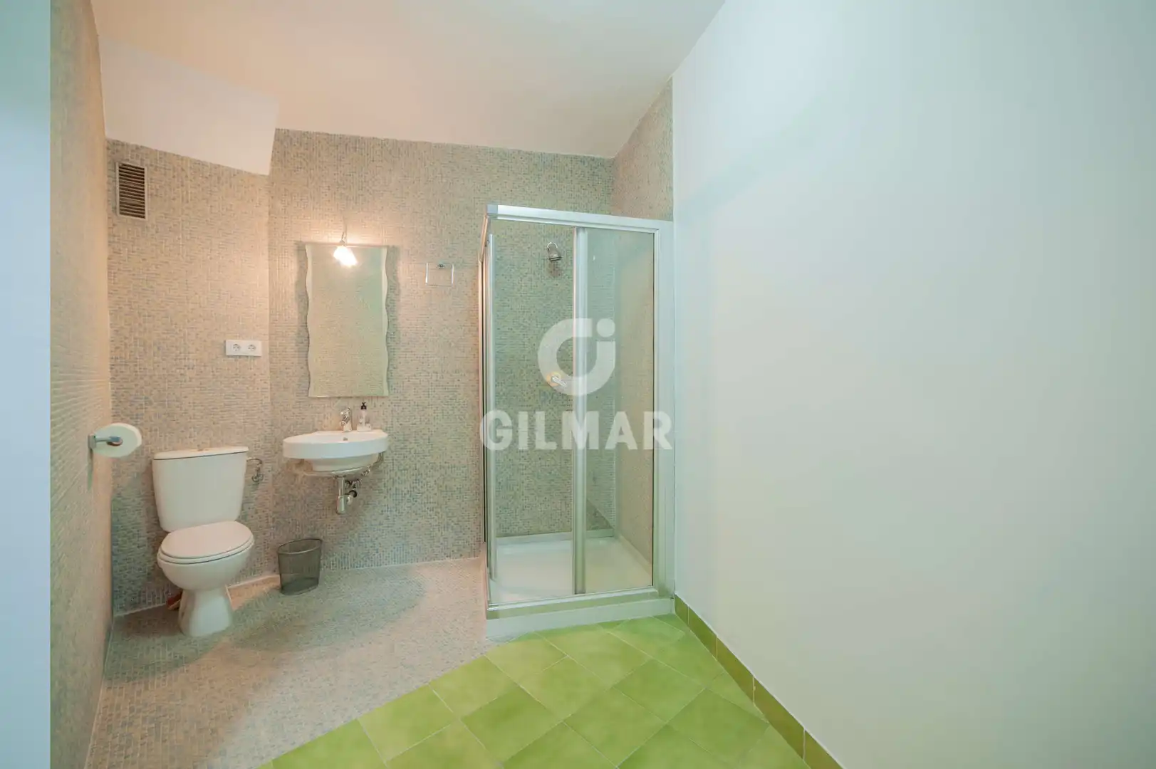 Baño de Piso de alquiler en Sevilla con Calefacción y Balcón