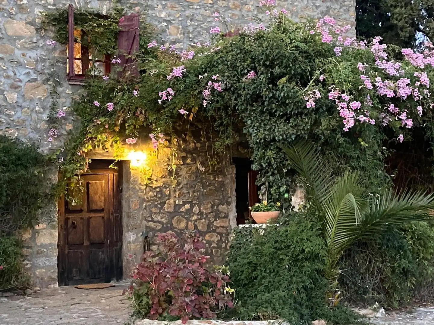 Vista exterior de Finca rústica en venda en Maià de Montcal amb Aire condicionat, Calefacció i Jardí privat