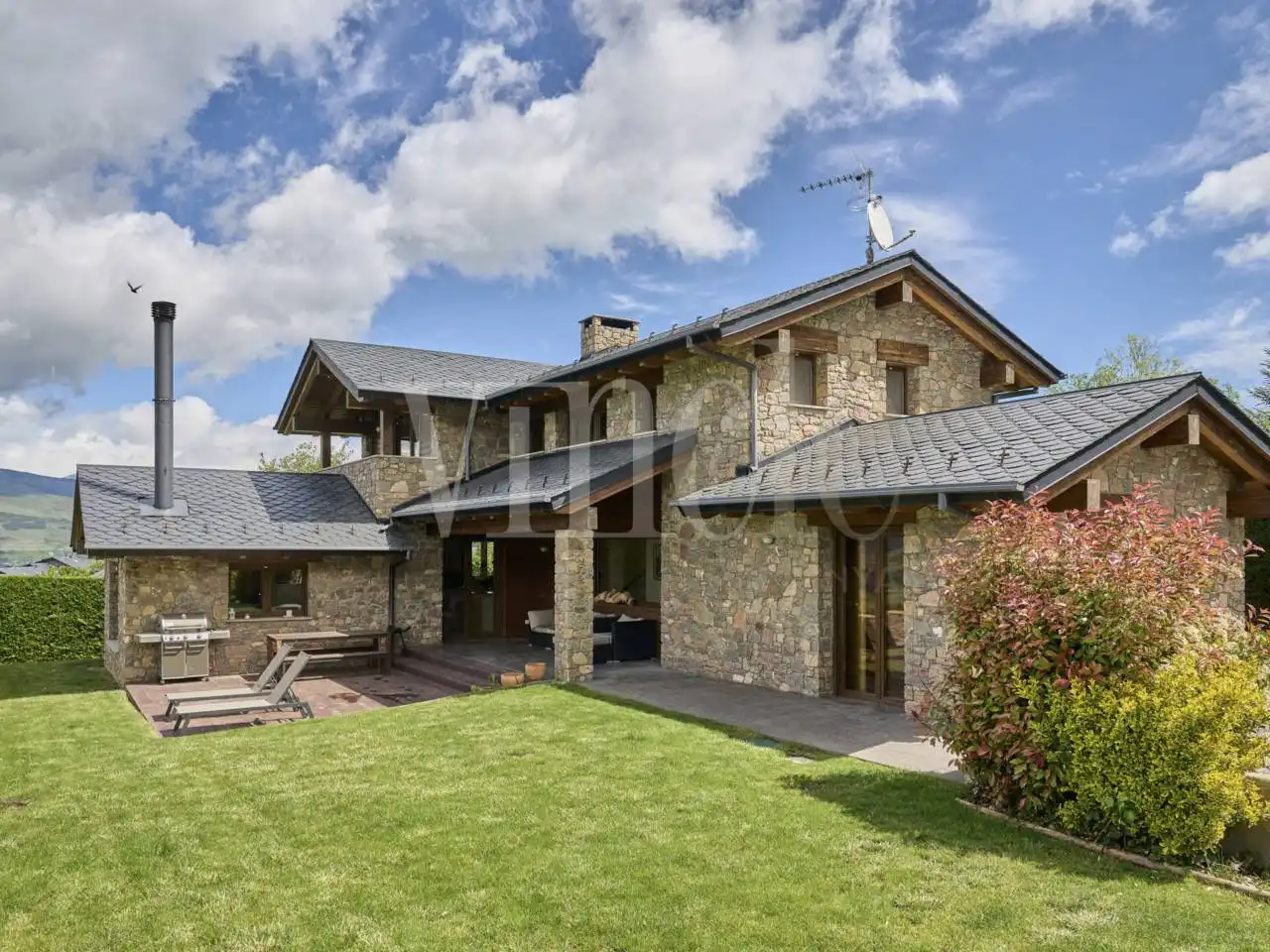 Vista exterior de Casa o xalet en venda en Das amb Calefacció, Jardí privat i Parquet