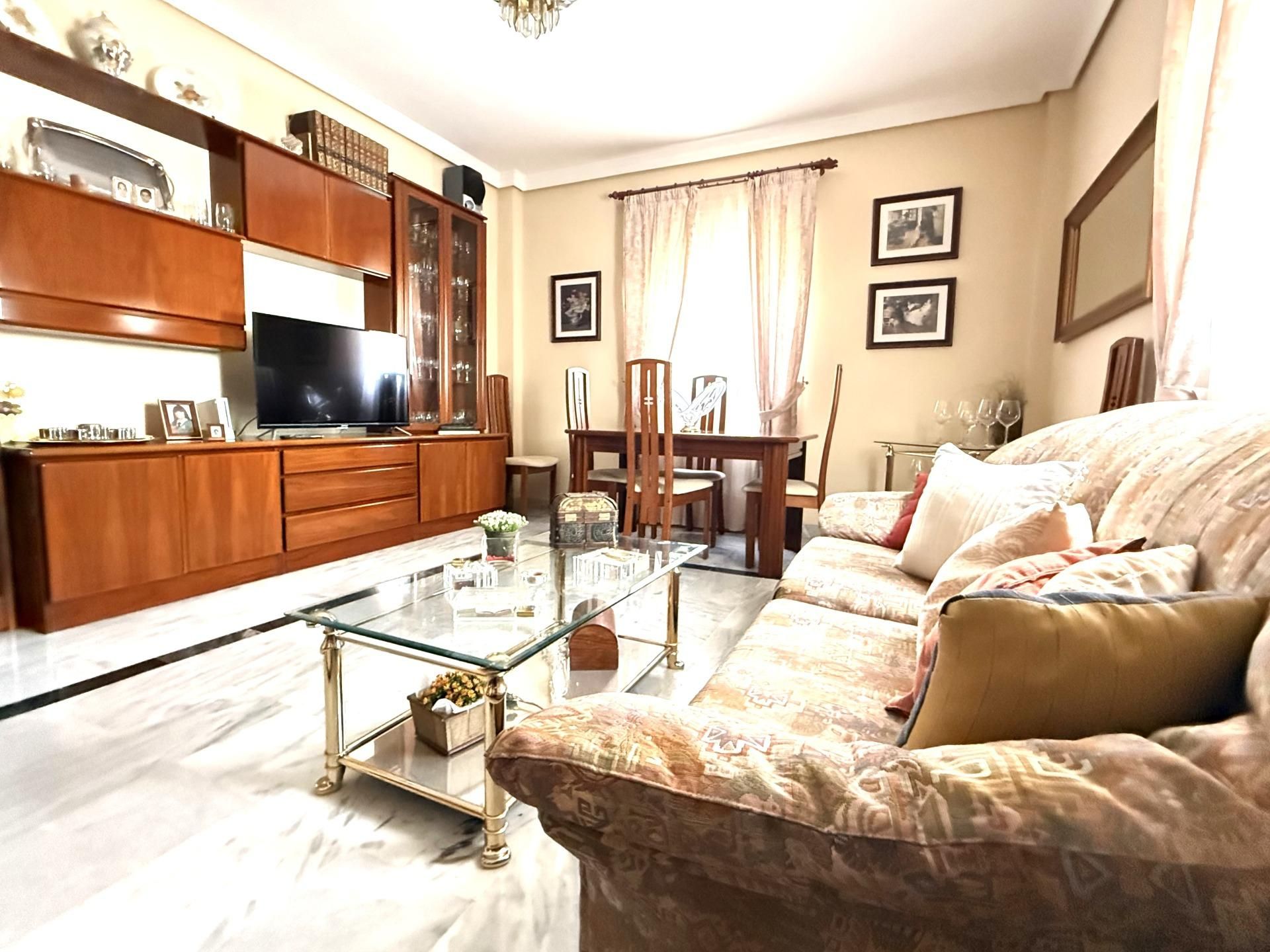 Sala d'estar de Casa adosada en venda en  Córdoba Capital amb Aire condicionat, Calefacció i Terrassa