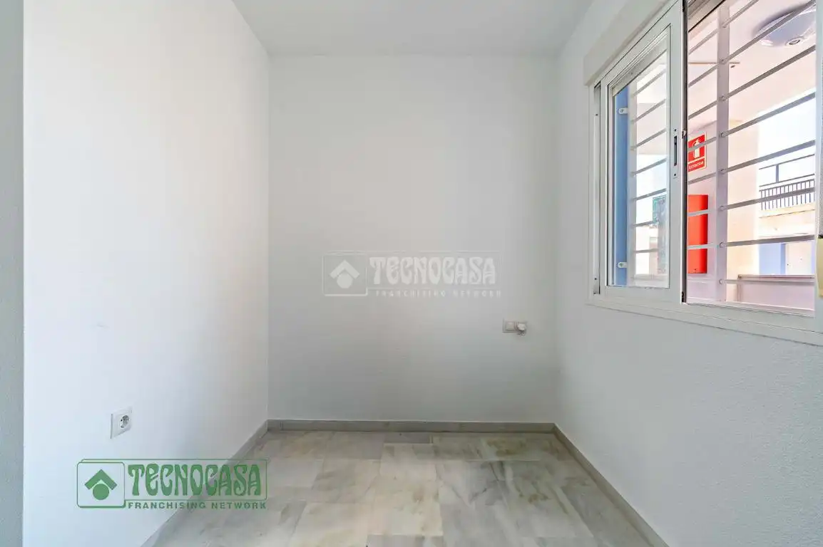 Habitación de Piso en venta en Roquetas de Mar con Aire acondicionado, Terraza y Amueblado