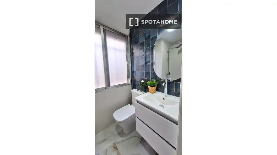 Bathroom of Study for share in Sevilla  with Air Conditioner, Heating and Terrace