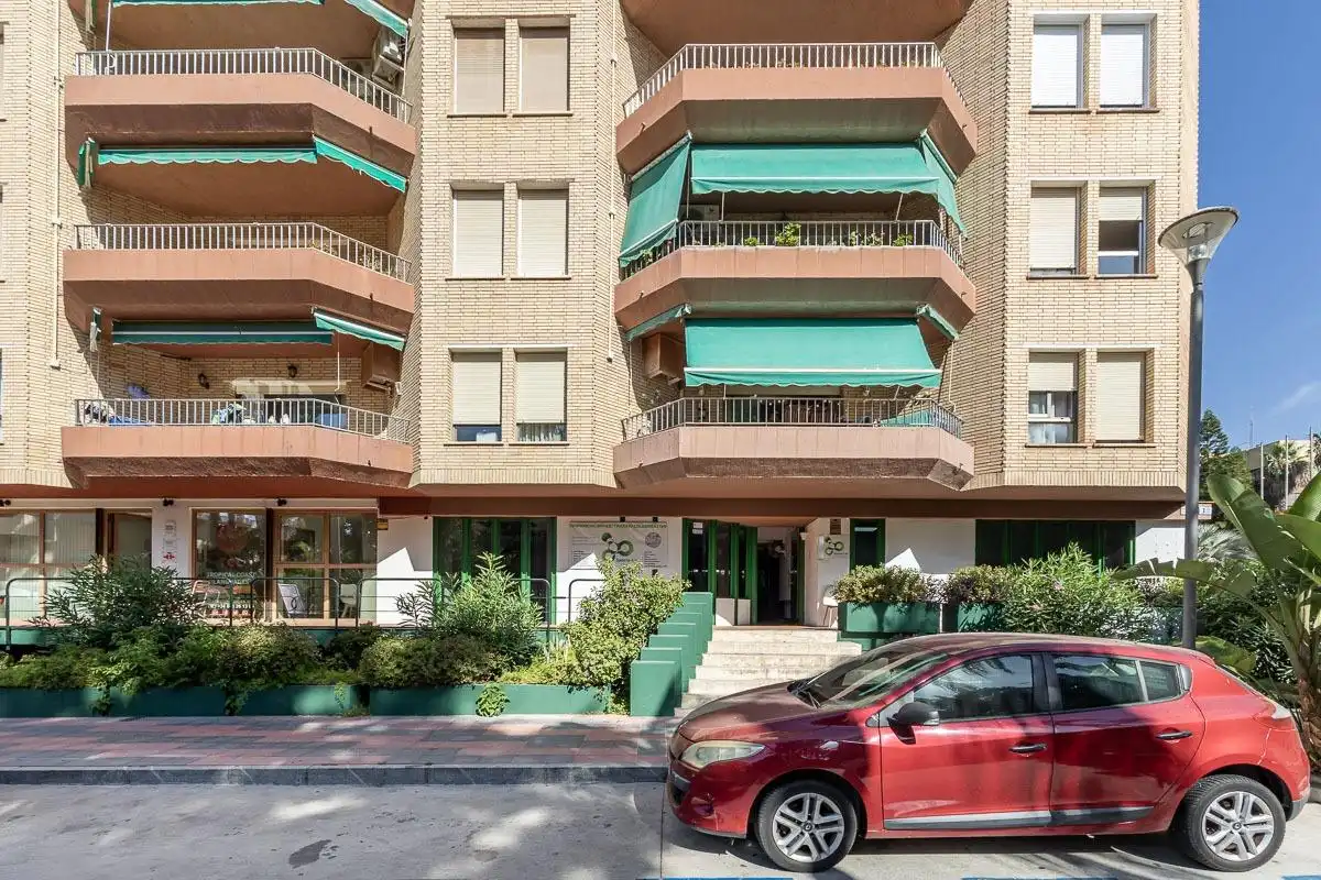 Vista exterior de Local en venta en Almuñécar
