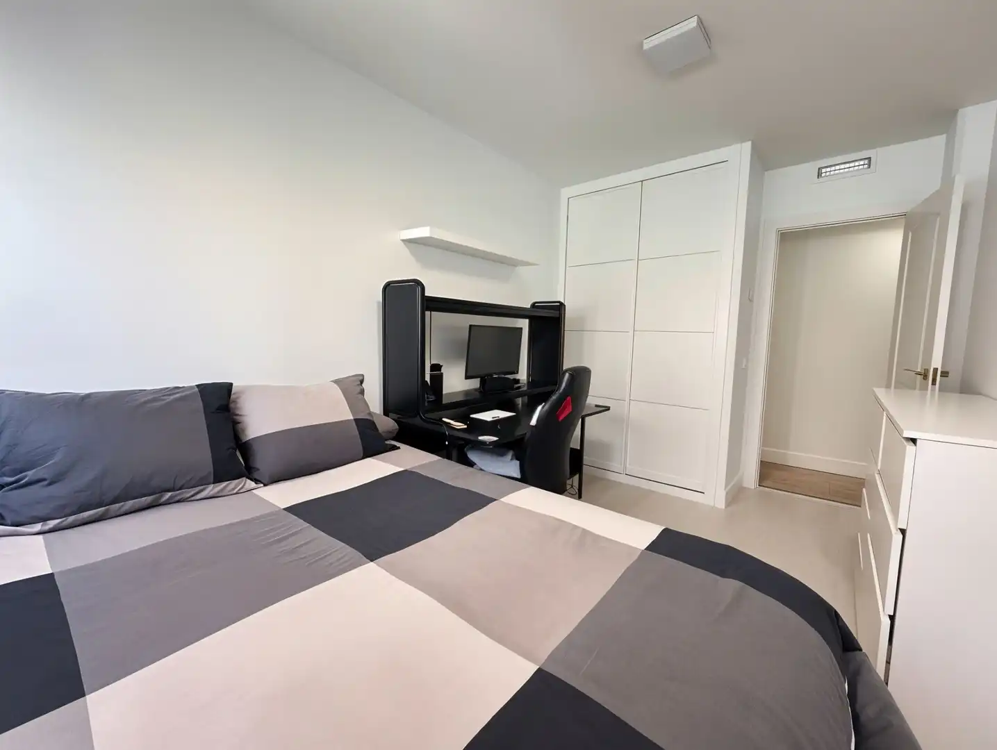 Bedroom of Flat for sale in Paracuellos de Jarama  with Air Conditioner, Heating and Terrace