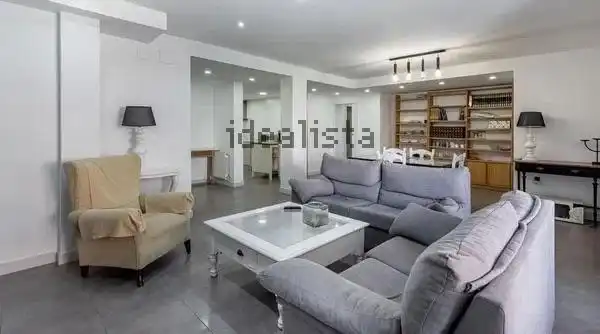 Sala d'estar de Pis en venda en Granada amb Calefacció i Moblat