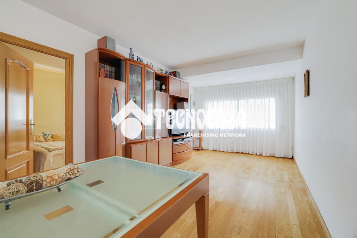 Living room of Flat for sale in Sant Adrià de Besòs  with Air Conditioner, Parquet flooring and Terrace