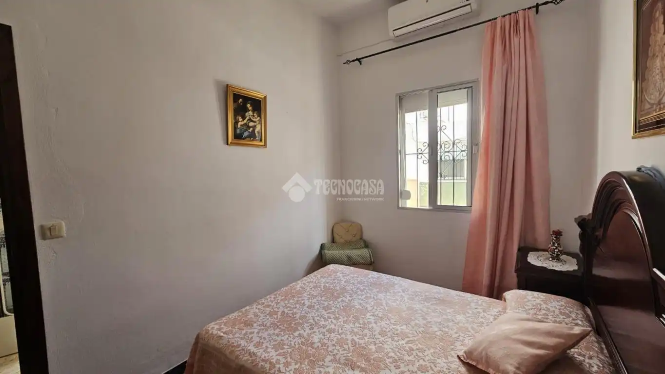 Casa aparellada amb terrassa en venda a Villanueva del Ariscal, imagen 17