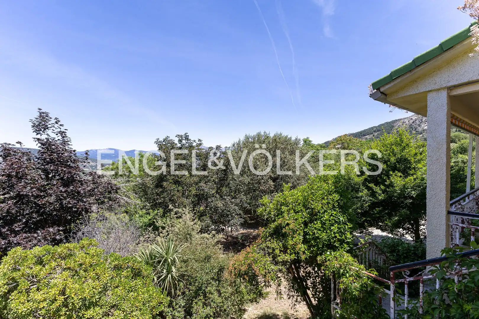 Vista exterior de Casa o xalet en venda en Collado Villalba amb Calefacció, Jardí privat i Terrassa