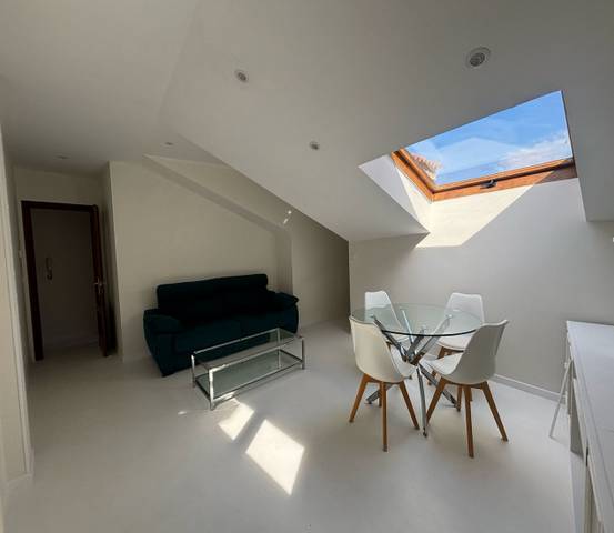 Piso en Alquiler en Calle Feijoo en Ceares