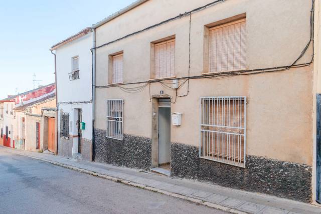 Casa adosada en Venta en C/ Seda en Alpera