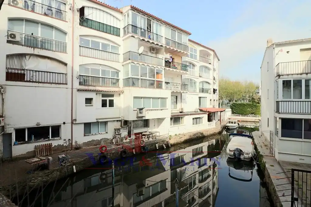 Vista exterior de Estudi en venda en Empuriabrava amb Terrassa, Moblat i Balcó