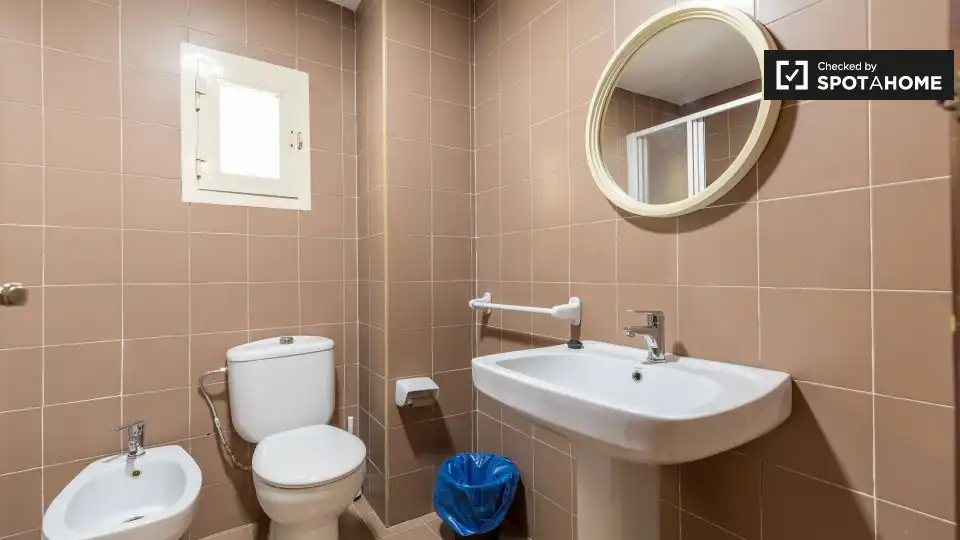 Baño de Piso de alquiler en Valencia con Aire acondicionado, Calefacción y Amueblado