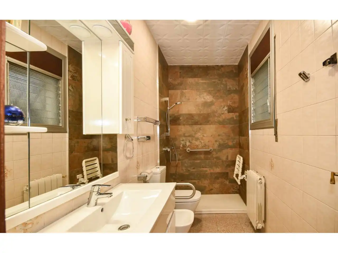 Baño de Casa o chalet en venta en Santa Perpètua de Mogoda con Aire acondicionado, Calefacción y Jardín privado