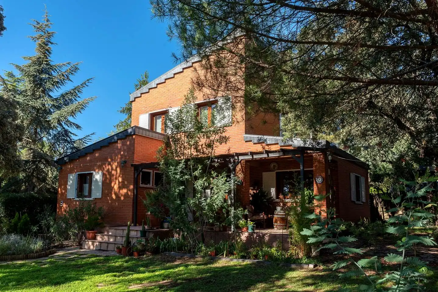 Vista exterior de Casa o chalet de alquiler en El Escorial con Jardín privado, Trastero y Alarma