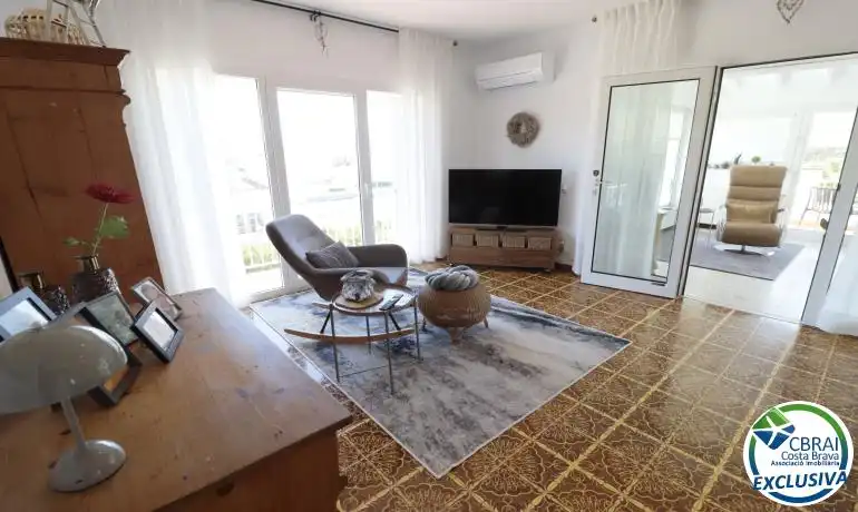 Sala d'estar de Casa o xalet en venda en Roses amb Aire condicionat, Calefacció i Piscina