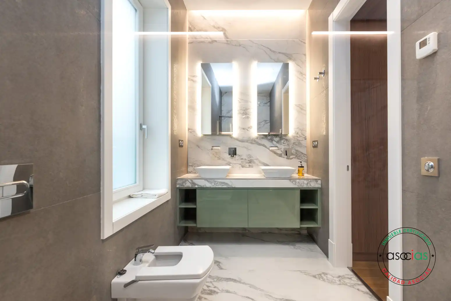 Badezimmer von Wohnung zum Verkauf in Gijón  mit Heizung
