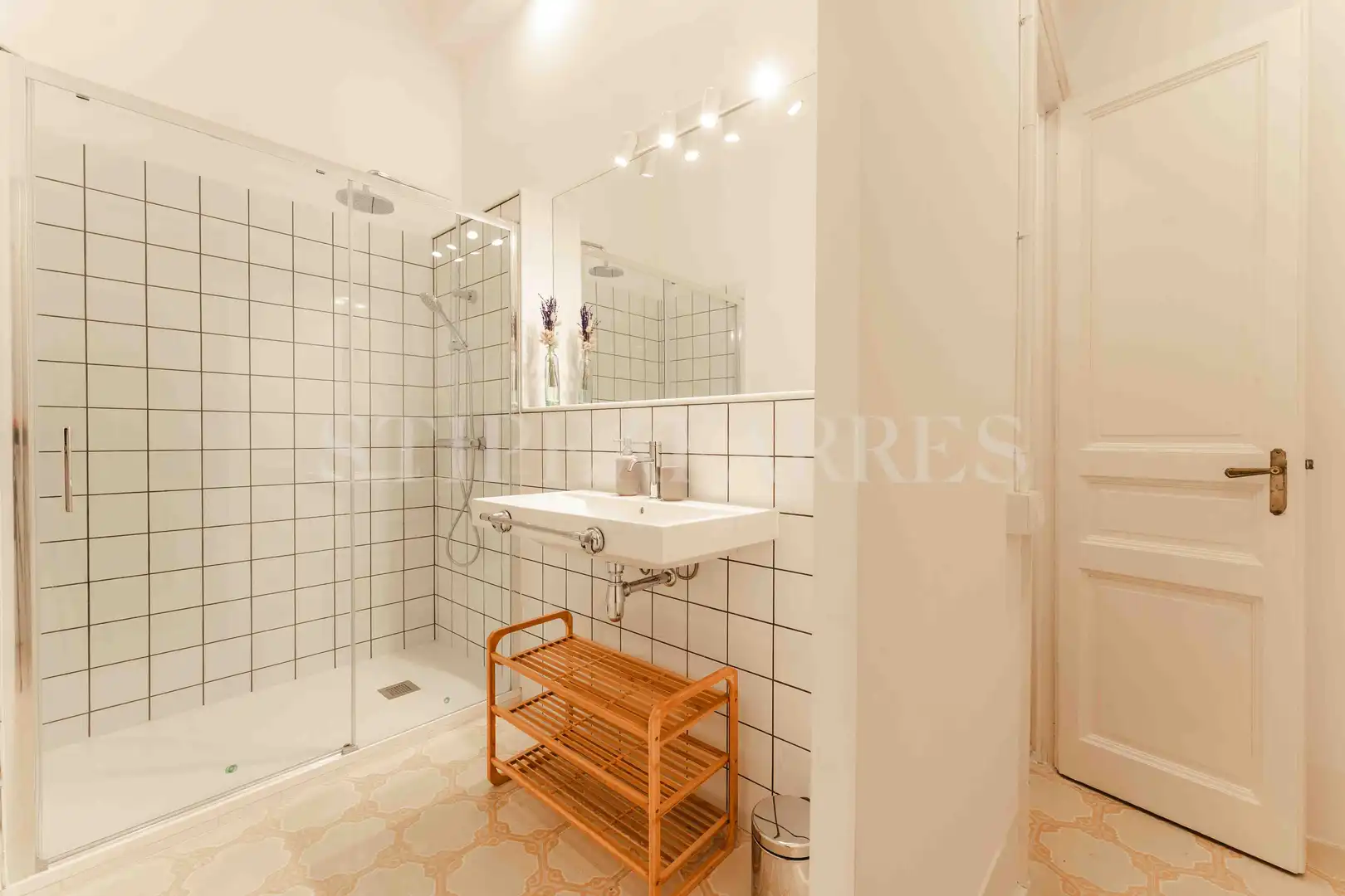 Baño de Piso de alquiler en Barcelona con Aire acondicionado, Calefacción y Amueblado