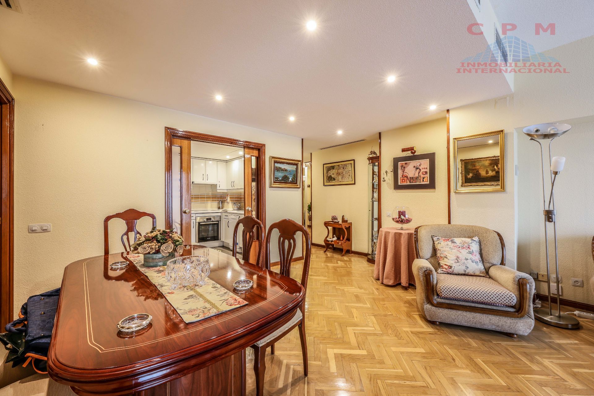 Living room of Flat to rent in  Madrid Capital  with Air Conditioner, Heating and Parquet flooring