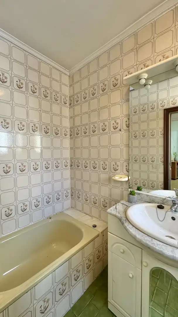 Baño de Piso en venta en Vigo  con Calefacción