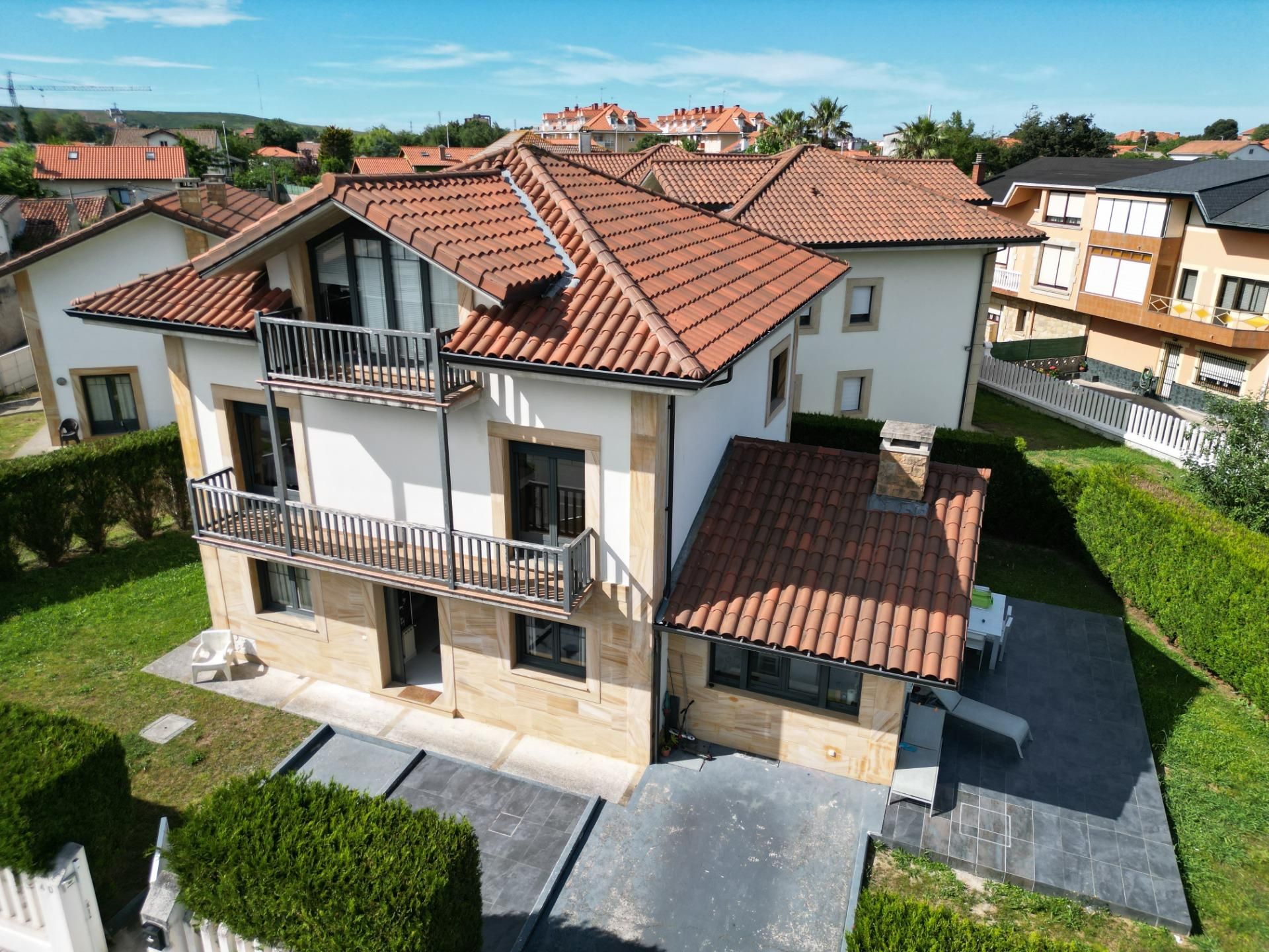 Exterior view of House or chalet for sale in Santa Cruz de Bezana  with Heating, Private garden and Parquet flooring