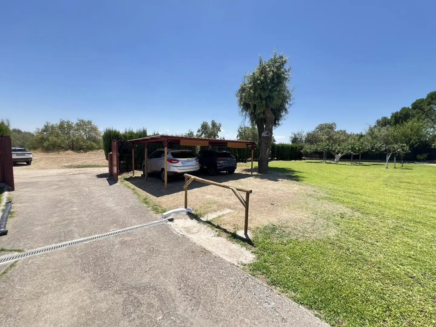 Parking of Houses for sale in Pepino