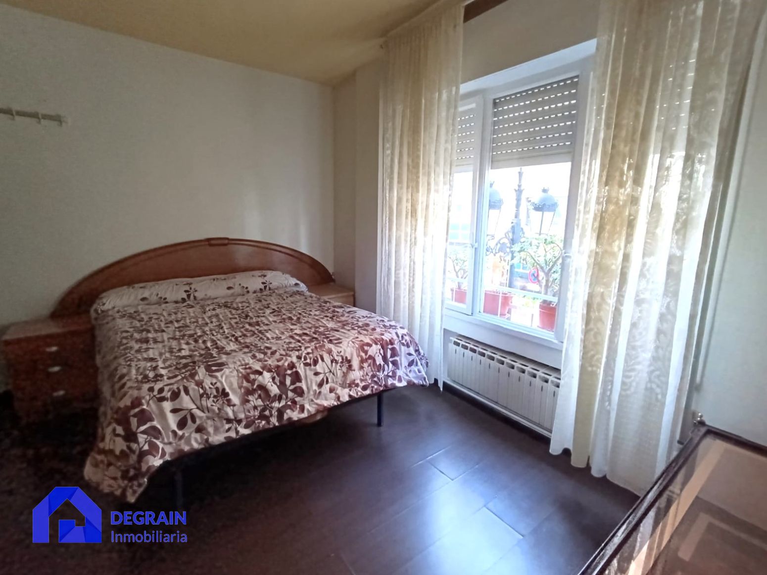 Habitación de Piso en venta en Oviedo  con Calefacción