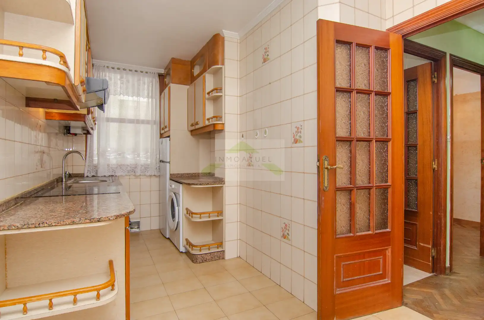 Küche von Wohnung zum Verkauf in A Coruña Capital  mit Ofen und Waschmaschine