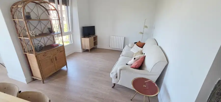 Sala d'estar de Apartament de lloguer en Gorliz amb Calefacció, Moblat i Forn