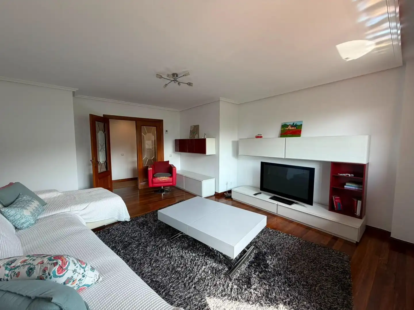 Sala d'estar de Pis en venda en Basauri  amb Calefacció, Terrassa i Traster