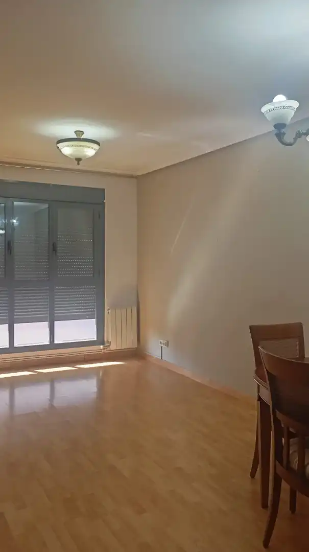 Habitación de Piso de alquiler en Zaragoza con Aire acondicionado, Calefacción y Trastero
