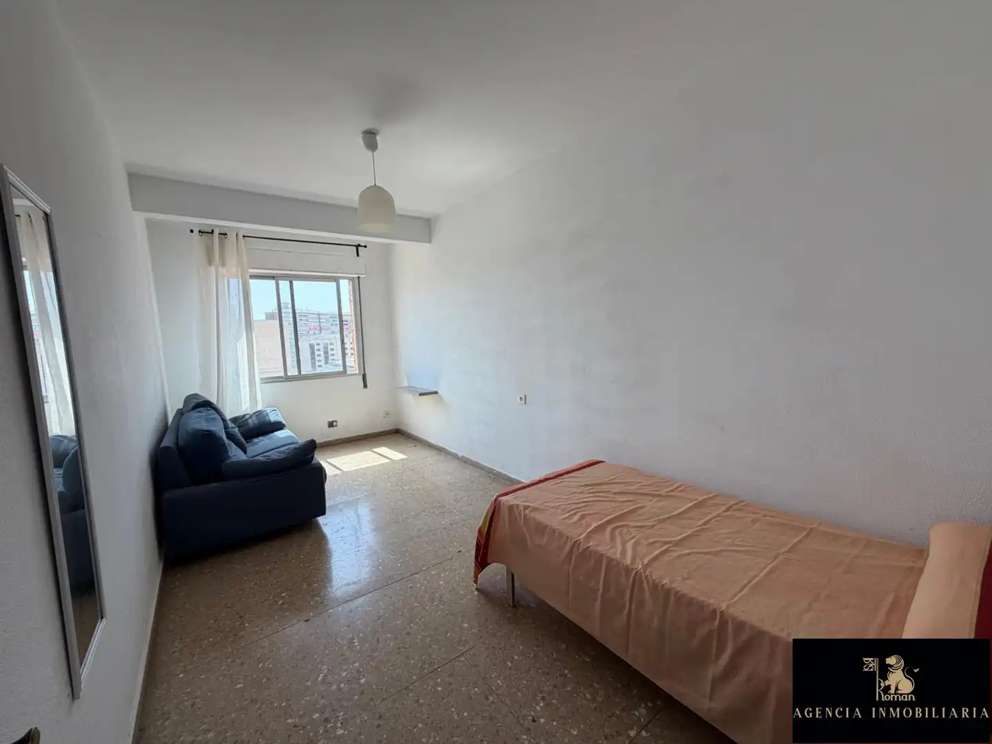 Habitación de Piso en venta en Murcia con Terraza y Balcón