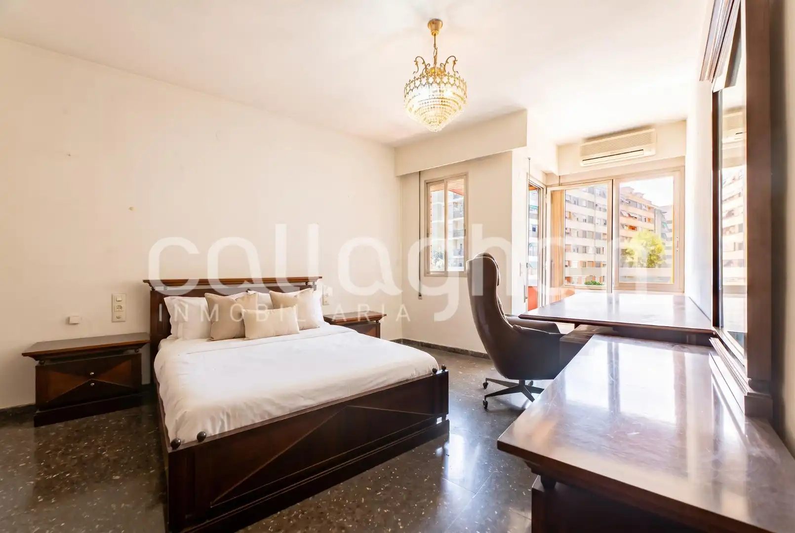 Bedroom of Flat for sale in Valencia